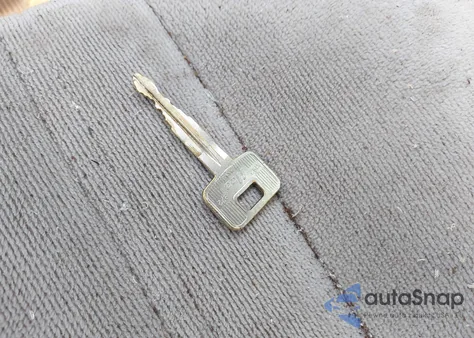 1990 Geo Prizm Lsi из США, поврежденный, VIN 1Y1SK5160LZ078020